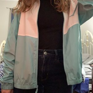 Columbia wind breaker